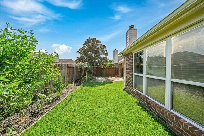 Building Photo - 11843 Leaf Oak Dr