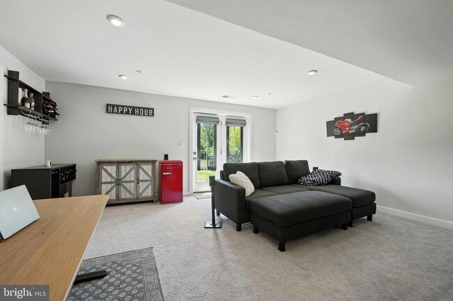 Building Photo - 2283 River Birch Rd