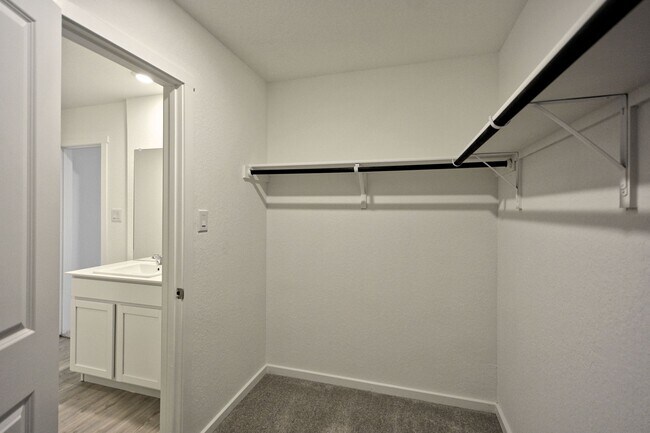 Building Photo - 768 Grey Dove Trl