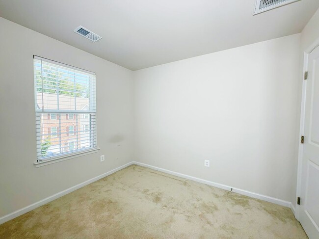 Building Photo - 72 Caswell Dr
