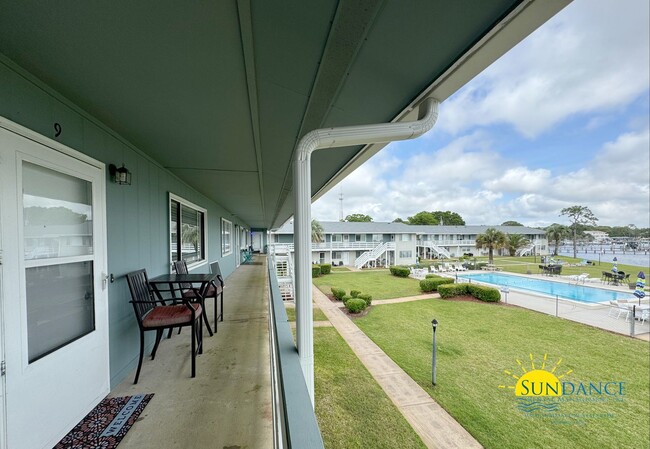 Building Photo - Renovated Waterfront Condo in Fort Walton ...