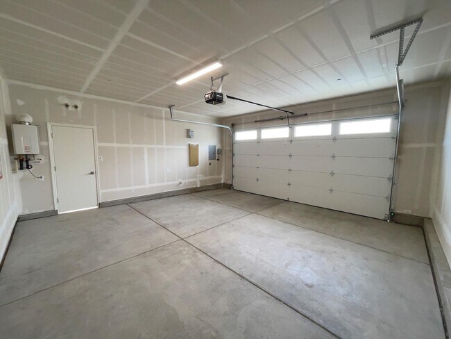 Building Photo - 2014 N Ralph Ln