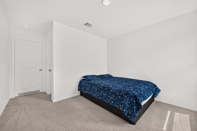 Building Photo - 6326 Linden Leaf Dr