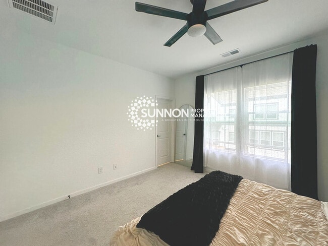 Building Photo - New 3 Bed Townhome in Mineral Springs