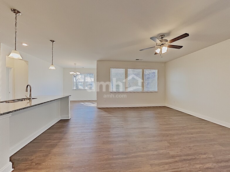 Building Photo - 4905 Canyon Creek Way