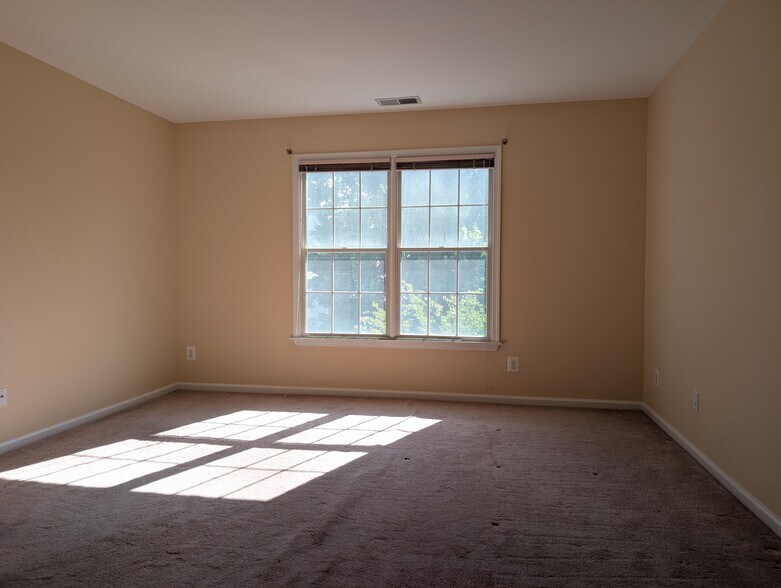 Building Photo - 8 Trewbridge Ct
