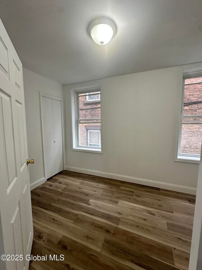 Building Photo - 34 Vliet St