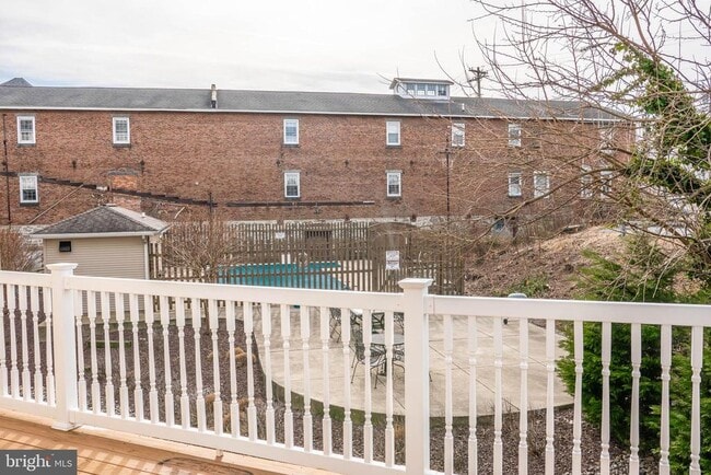 Building Photo - 204 Seneca Way