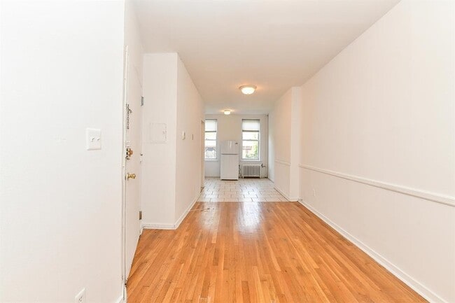 Building Photo - 118 Adams St