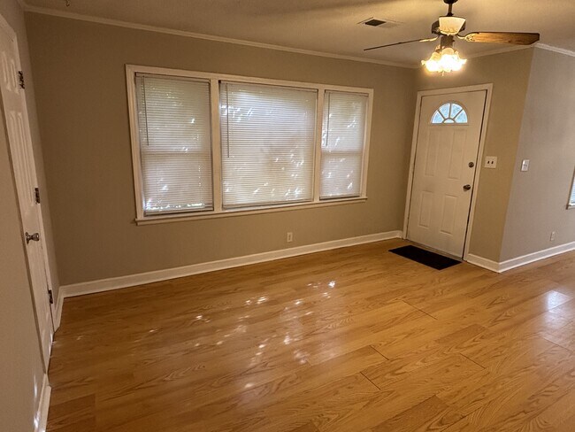 Building Photo - 2213 Franklin St