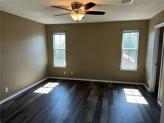 Building Photo - 1042 Dorn