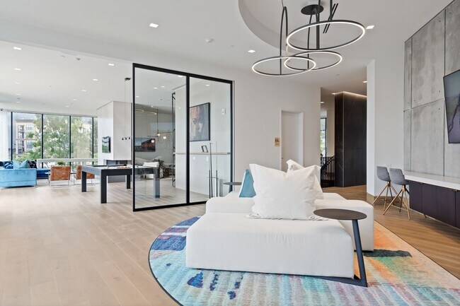 Building Photo - Premier Penthouse Suite at Seven 88 West Midtown-