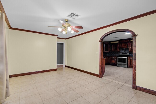 Building Photo - 8565 Ridgepoint Dr