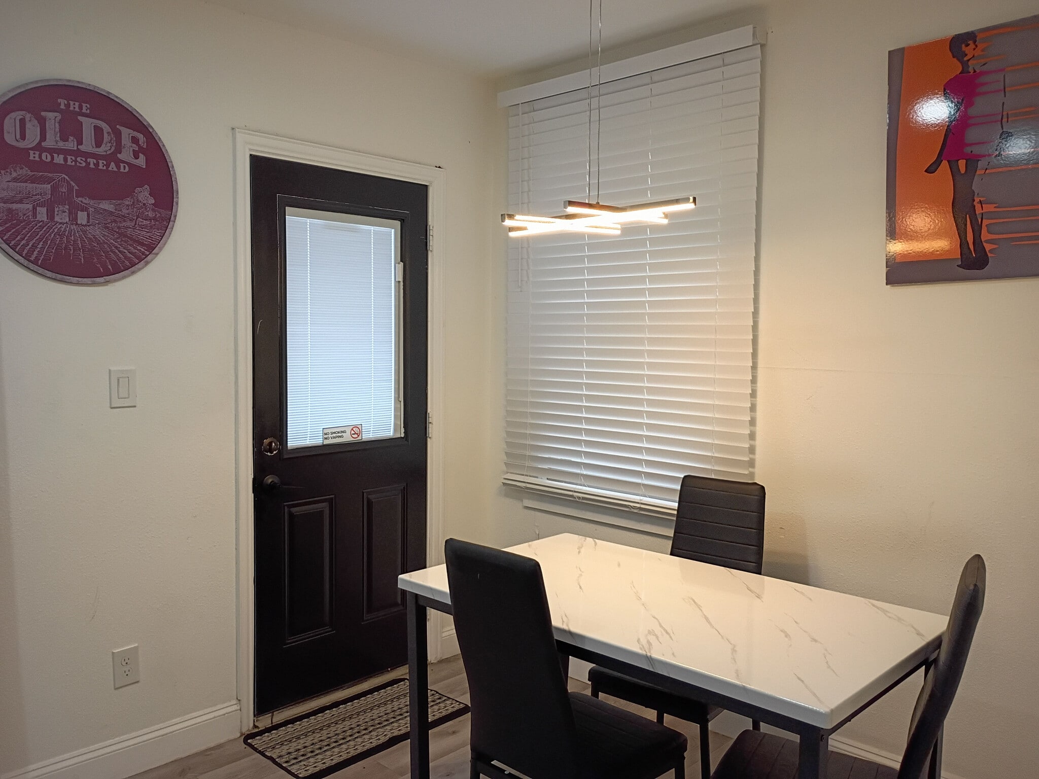 Building Photo - Room in House on W Brooklyn Ave