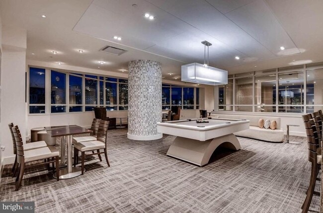 Building Photo - 100 Harborview Dr