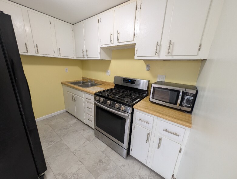 Building Photo - 5504 Hays St