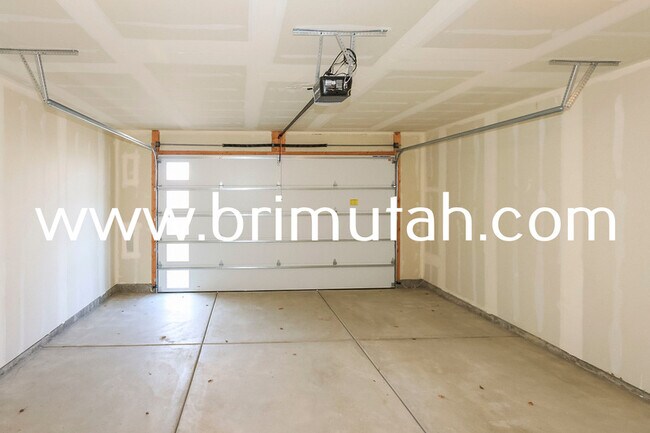 Building Photo - 9204 S. Holiday Bowl Court