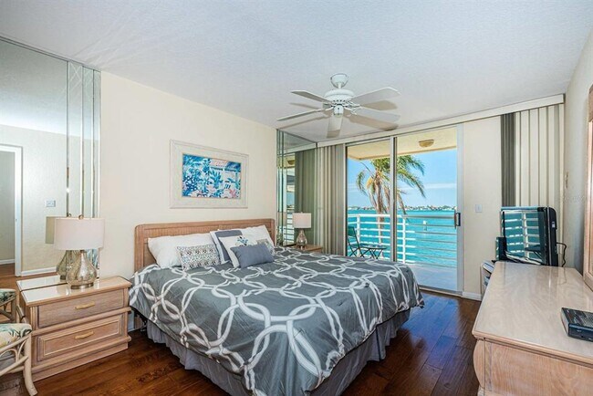 Building Photo - 6105 Bahia Del Mar Cir N