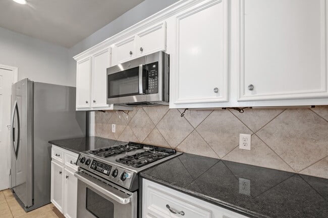 Building Photo - 5314 Schuler St