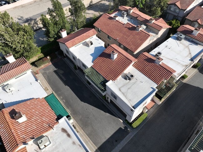 Building Photo - "Meadow Wood Village" Two-Story Condominium Now Available for Lease!