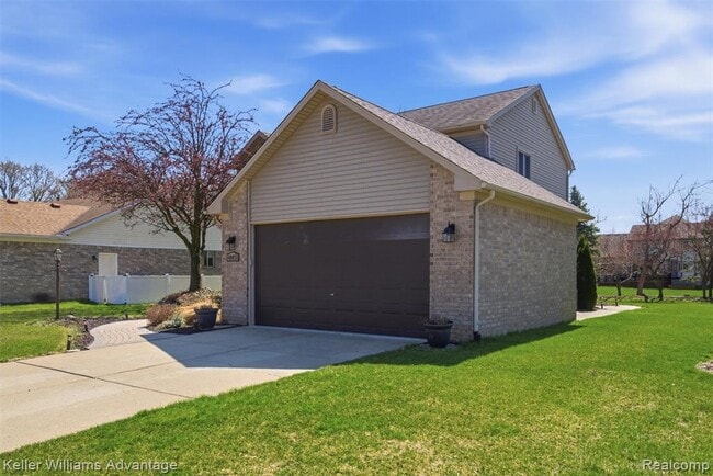 Building Photo - 40051 Finley Dr