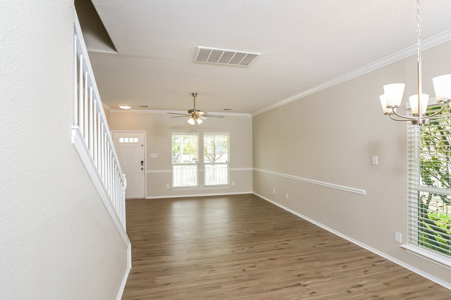 Building Photo - 8639 Sunny Oaks