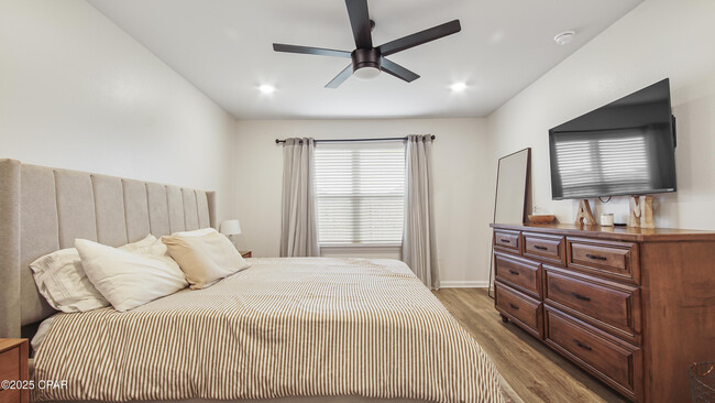 Building Photo - 5044 Rivergrass Dr