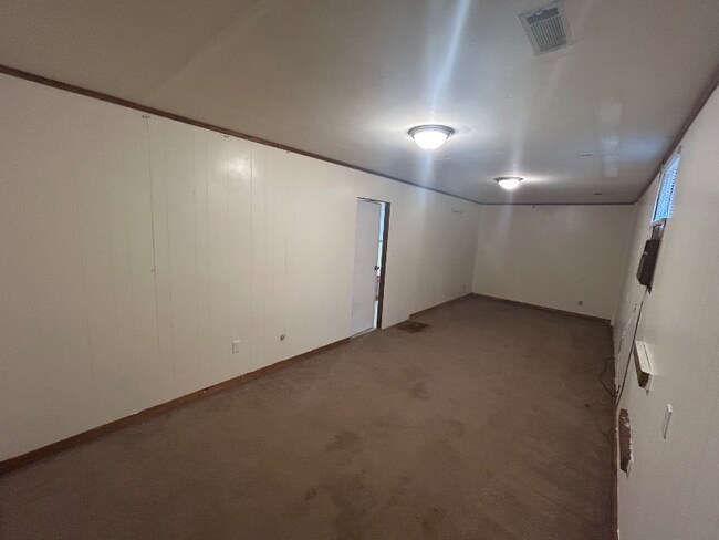 Building Photo - 2867 New Clinton Rd