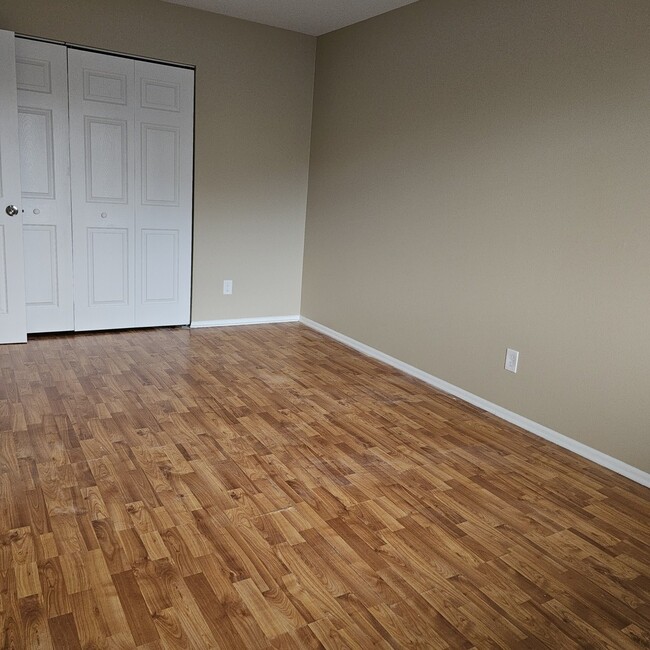 Building Photo - 1351 Monomoy St