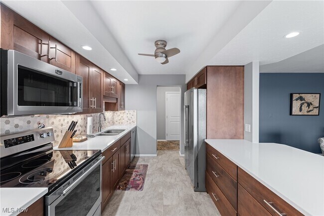 Building Photo - 12550 Lake Ave