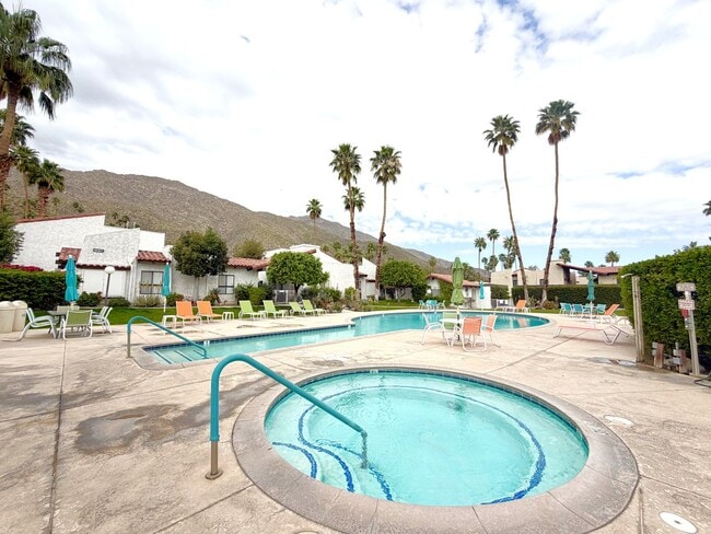 Building Photo - AVAILABLE NOW!! 3 Bedroom 2 Bathroom Condo in Palm Springs!