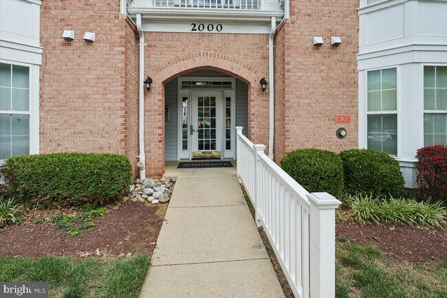 Building Photo - 2000 Phillips Terrace