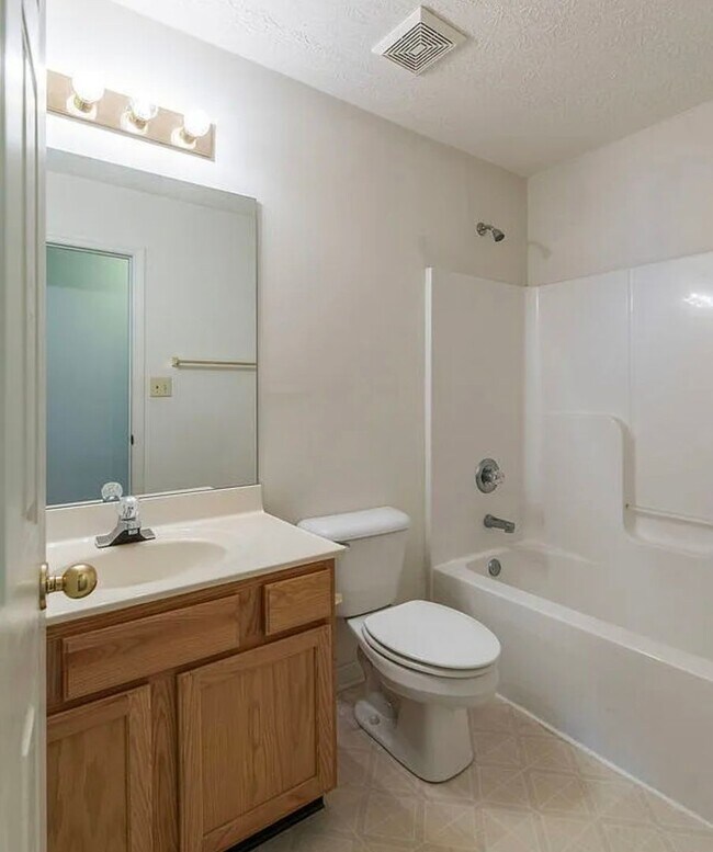 Building Photo - COMING SOON! 3 Bed 2 Bath Single Family Home w/ Garage!