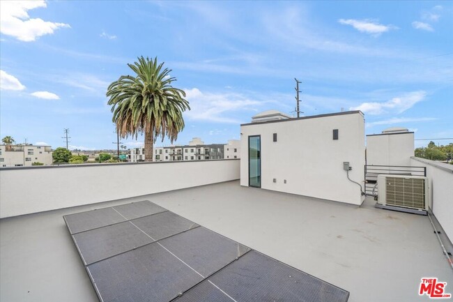 Building Photo - 4922 S Centinela Ave
