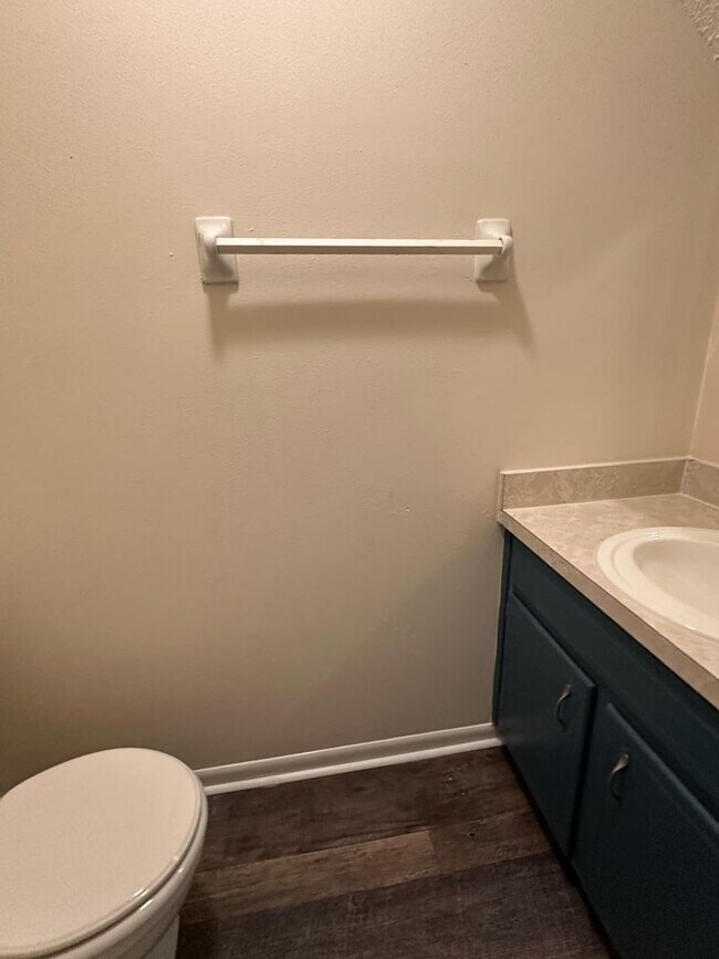 Building Photo - 2 Bed Townhouse in Central Pensacola