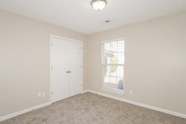 Building Photo - 6667 Kentbrook Dr