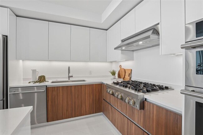 Building Photo - 400 Central Ave