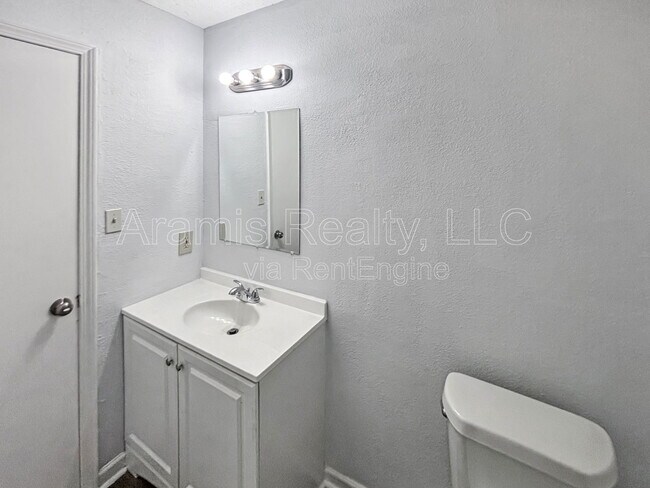 Building Photo - 3015 Spruce Cir