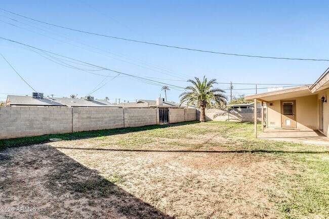 Building Photo - 921 E Campus Dr