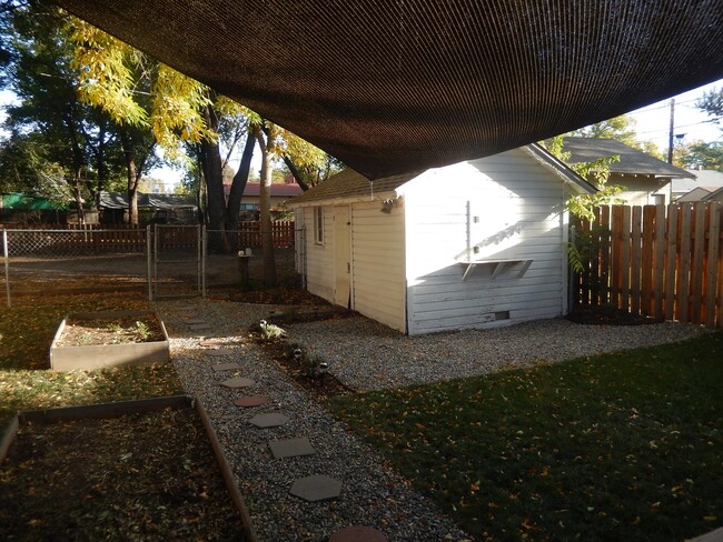 Building Photo - 1110 E St Vrain St