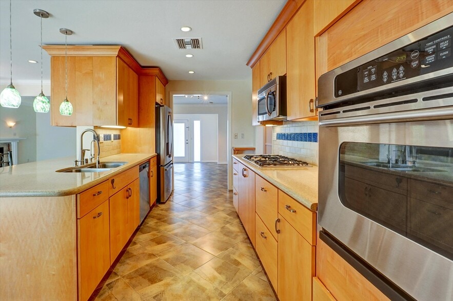 Building Photo - 17068 Celtic St