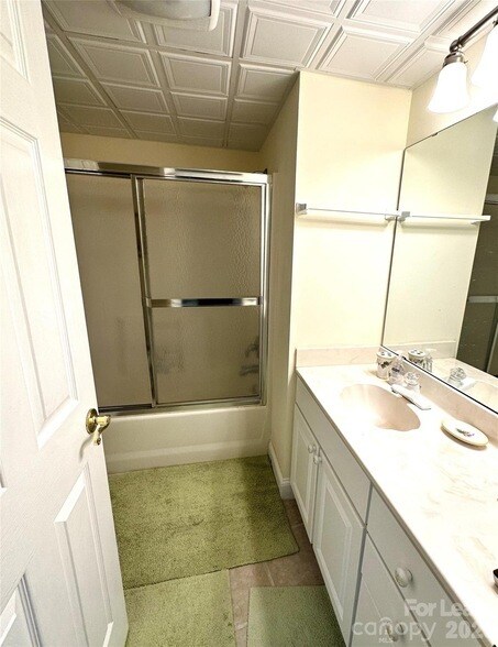 Building Photo - 424 Lakeview Dr