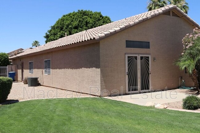 Building Photo - 3641 S Hawthorn Dr