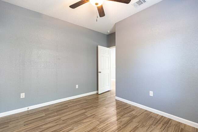 Building Photo - 479 Corliss