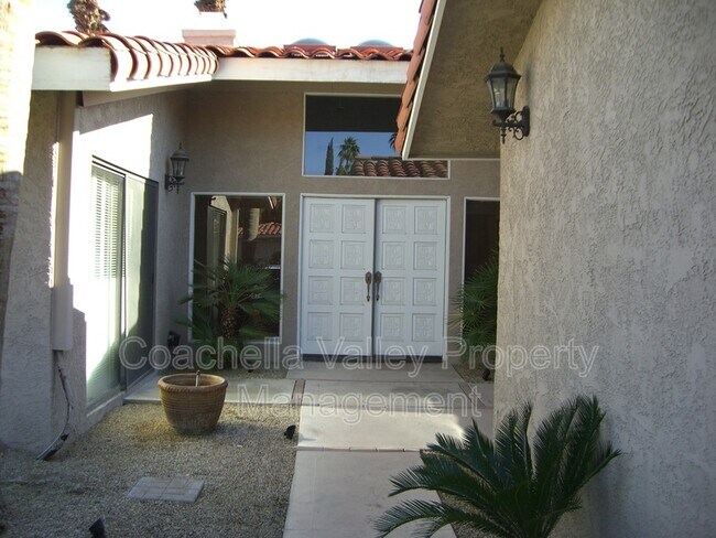 Building Photo - 36532 Vía Abeja