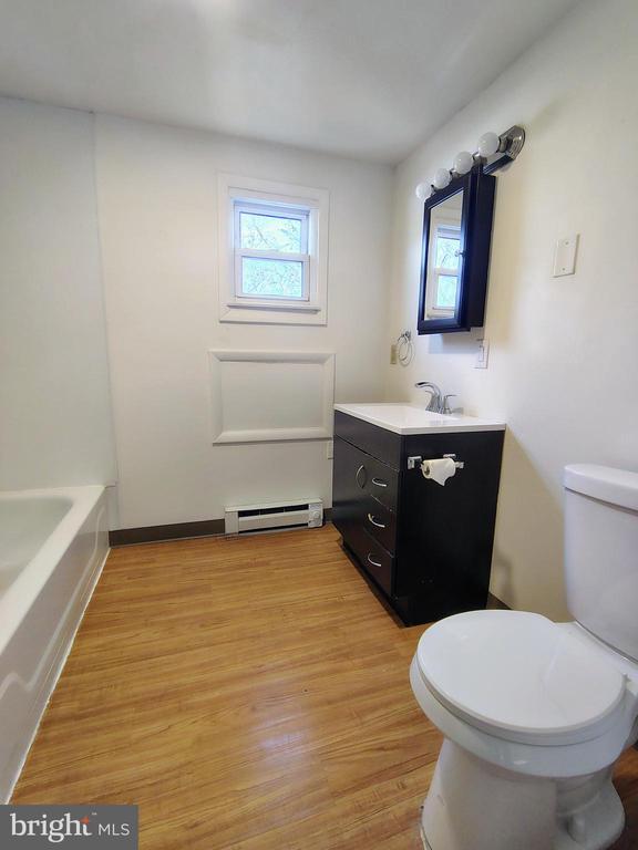 Building Photo - 110 Ice St