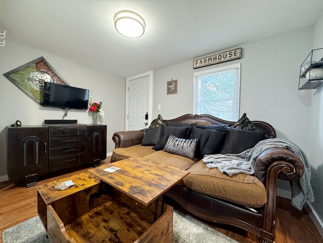 Building Photo - 2015 Beaver Ln