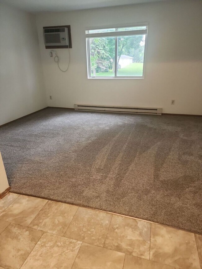 Building Photo - Spacious 2 Bedroom Apartment in Montgomery...