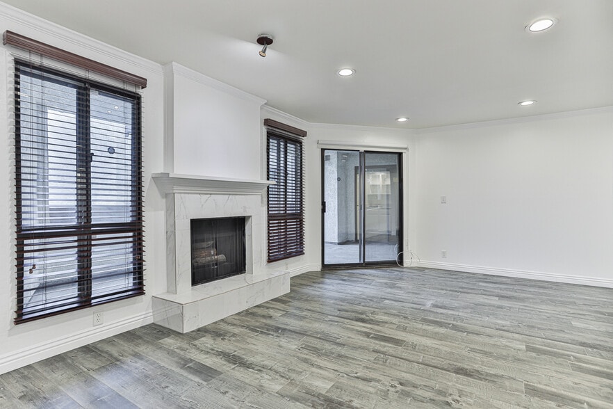 Building Photo - 222 N Rose St