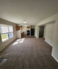 Building Photo - Modern Makeover in KCMO — Renovated, Pet-F...